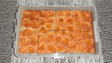 Kefírová buchta s ovocem